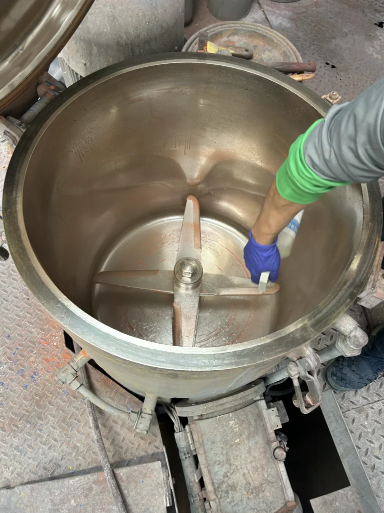 Cleaning the mixing vessel